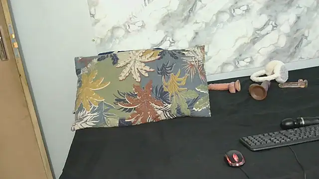 Snapshot of SexyZuluBarbie chatting on May 27, 6:05 pm SexyZuluBarbie online show from May 27, 6:05 pm