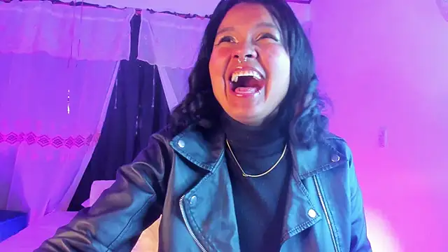 CloeEvans0 online show from December 5, 7:21 pm