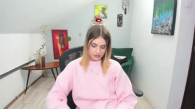 Snapshot of SarahOwenn chatting on December 2, 1:28 pm SarahOwenn online show from December 2, 1:28 pm