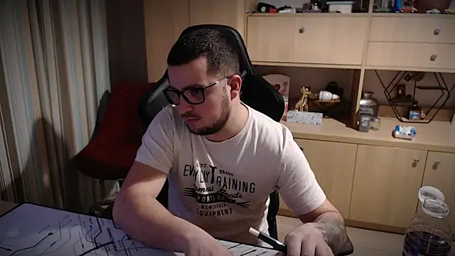 Snapshot of kevinnlovelly chatting on December 18, 6:36 pm kevinnlovelly online show from December 18, 6:36 pm