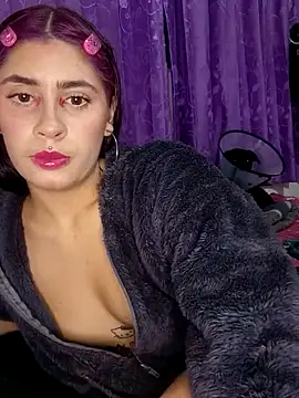 Snapshot of IsabellaCherryX chatting on December 14, 5:24 am IsabellaCherryX online show from December 14, 5:24 am