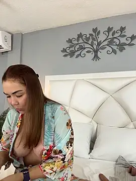 Snapshot of AnnaJaimes chatting on May 15, 12:28 am AnnaJaimes online show from May 15, 12:28 am