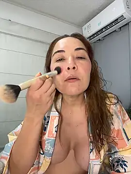 Snapshot of AnnaJaimes chatting on June 3, 12:02 am AnnaJaimes online show from June 3, 12:02 am