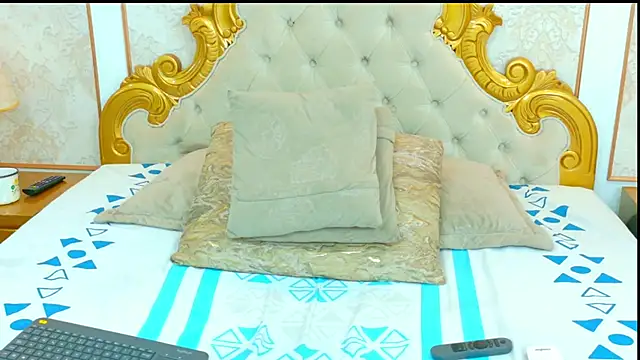 Snapshot of ScarletBenson chatting on December 4, 1:20 pm ScarletBenson online show from December 4, 1:20 pm