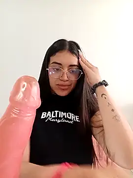 Snapshot of Violett__Rose chatting on December 1, 3:06 pm Violett Rose online show from December 1, 3:06 pm