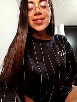 Snapshot of Violett__Rose chatting on December 15, 2:16 am Violett Rose online show from December 15, 2:16 am