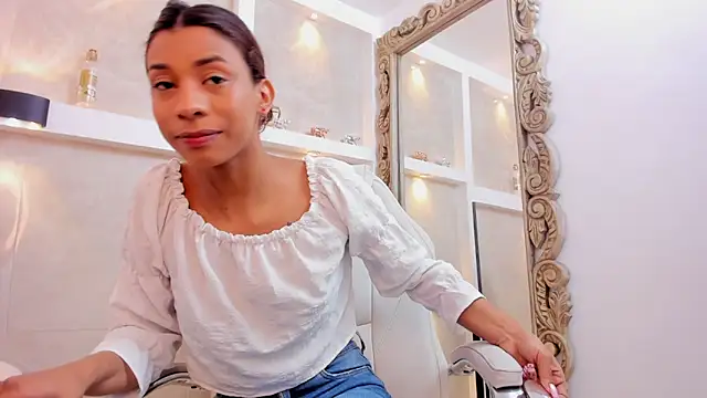 Snapshot of katha_stone chatting on December 15, 11:14 am katha stone online show from December 15, 11:14 am