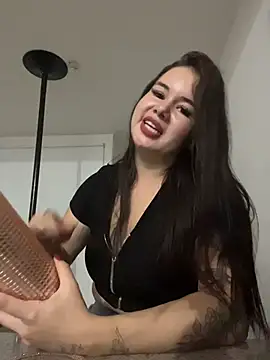 Snapshot of angely_ross1 chatting on December 14, 10:09 am angely ross1 online show from December 14, 10:09 am