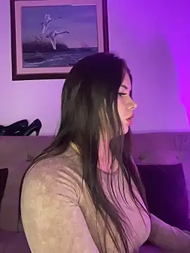 Snapshot of angely_ross1 chatting on December 17, 1:33 am angely ross1 online show from December 17, 1:33 am