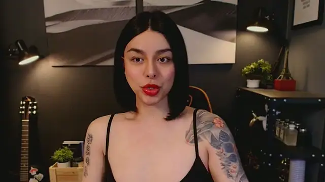 Snapshot of Kim_Kaye chatting on November 28, 12:30 pm Kim Kaye online show from November 28, 12:30 pm