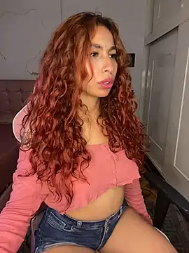 Snapshot of PrettyChloe_ chatting on May 19, 6:58 pm PrettyChloe online show from May 19, 6:58 pm