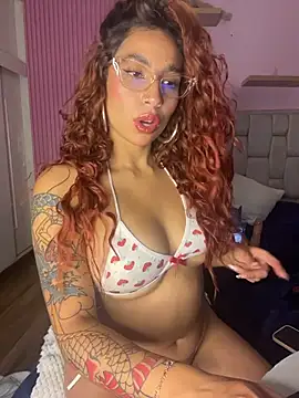 Snapshot of PrettyChloe_ chatting on July 1, 7:35 pm PrettyChloe online show from July 1, 7:35 pm