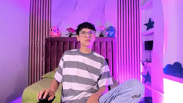 Snapshot of SthepanodiMonaco chatting on December 5, 7:21 pm SthepanodiMonaco online show from December 5, 7:21 pm