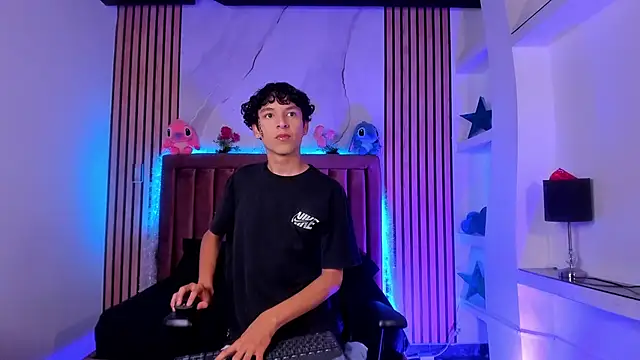 SthepanodiMonaco online show from January 17, 10:02 pm