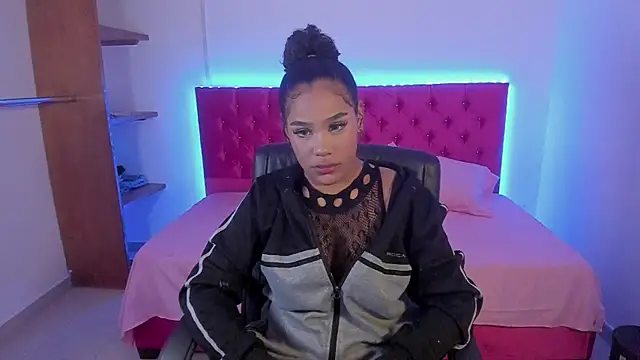 Snapshot of pamela_monkey chatting on December 14, 3:23 am pamela monkey online show from December 14, 3:23 am