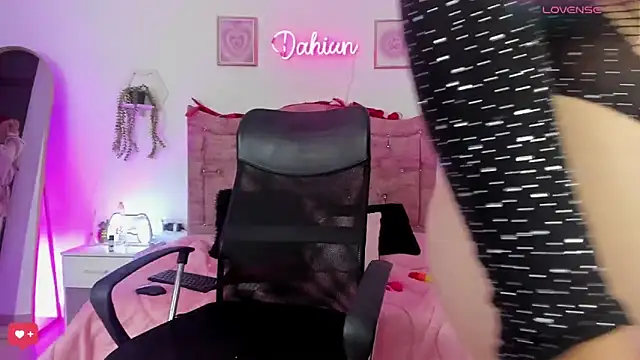 Dahiian0 online show from December 16, 1:49 pm