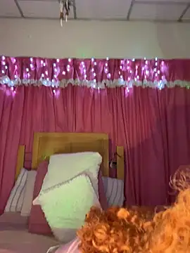 Snapshot of xyarela_Hot chatting on December 3, 3:58 am xyarela Hot online show from December 3, 3:58 am