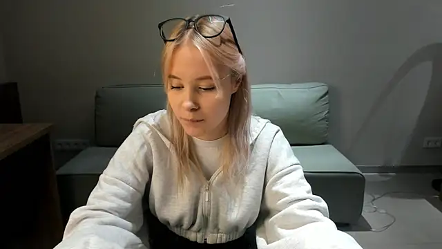 Snapshot of AunclreaVache chatting on November 29, 10:18 am AunclreaVache online show from November 29, 10:18 am