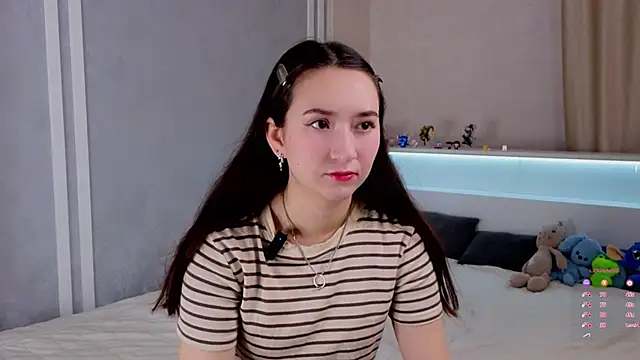 LuclieOppy online show from December 14, 1:22 am