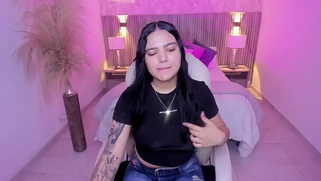 Snapshot of Allyson_brown_ chatting on December 15, 8:02 pm Allyson brown online show from December 15, 8:02 pm