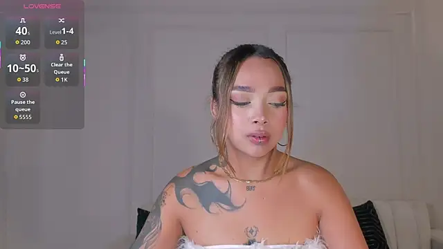 Snapshot of AmbarOwens chatting on December 3, 4:42 am AmbarOwens online show from December 3, 4:42 am