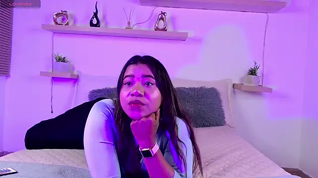 Snapshot of Lunaartistry chatting on November 29, 2:58 am Lunaartistry online show from November 29, 2:58 am