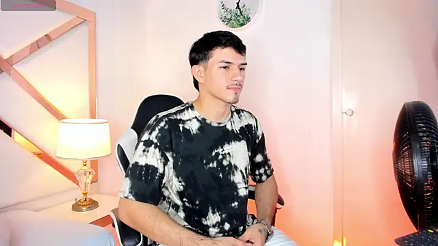 Snapshot of Justin_duque chatting on November 29, 7:39 pm Justin duque online show from November 29, 7:39 pm