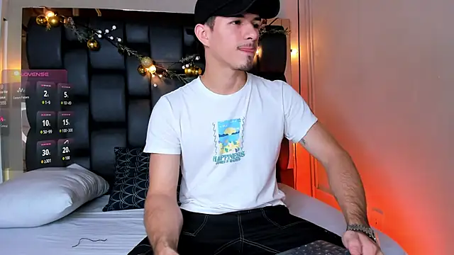 Snapshot of Justin_duque chatting on December 17, 7:31 pm Justin duque online show from December 17, 7:31 pm