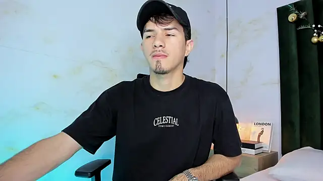 Snapshot of Justin_duque chatting on December 18, 7:20 pm Justin duque online show from December 18, 7:20 pm