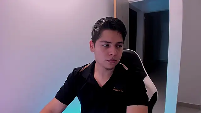 Snapshot of Asta_YunoXXX chatting on June 5, 1:01 am Asta YunoXXX online show from June 5, 1:01 am