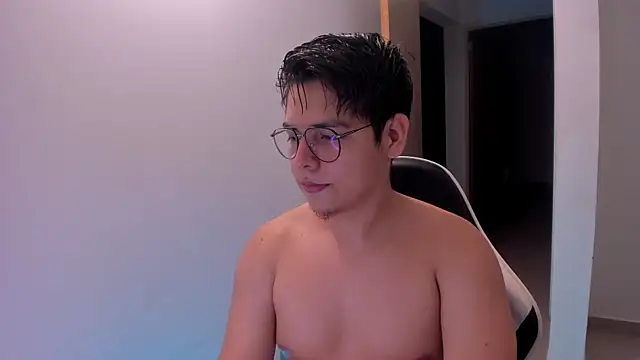 Snapshot of Asta_YunoXXX chatting on June 13, 10:35 am Asta YunoXXX online show from June 13, 10:35 am