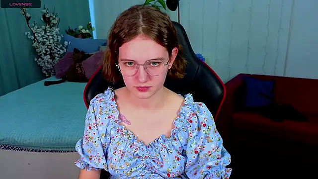 Mia Mooore online show from March 10, 1:16 pm