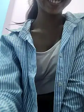 Snapshot of Isha_Liha chatting on December 16, 5:45 am Isha Liha online show from December 16, 5:45 am