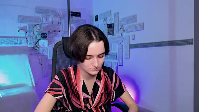 Snapshot of KateWillows chatting on December 3, 12:14 pm KateWillows online show from December 3, 12:14 pm