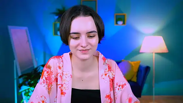 Snapshot of KateWillows chatting on December 4, 4:11 am KateWillows online show from December 4, 4:11 am