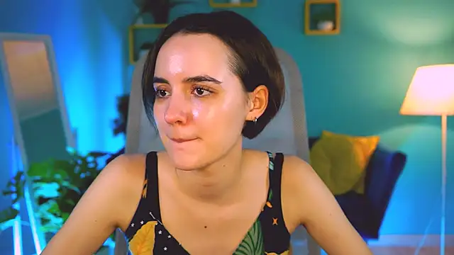 Snapshot of KateWillows chatting on December 18, 4:18 am KateWillows online show from December 18, 4:18 am