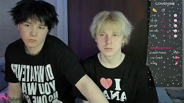 Snapshot of miya_meow_miku chatting on December 4, 3:43 pm miya meow miku online show from December 4, 3:43 pm