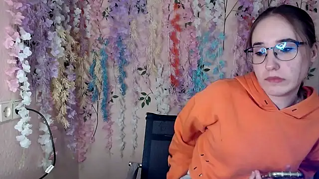 Moon  Lily online show from December 2, 3:18 pm