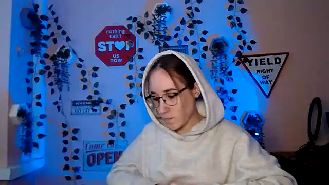 Moon  Lily online show from December 5, 12:58 pm