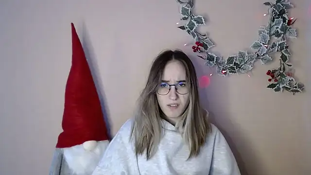 Moon  Lily online show from December 15, 1:37 pm