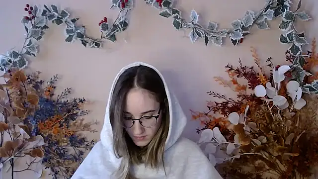 Moon  Lily online show from December 17, 1:06 pm