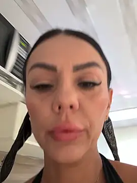 Snapshot of SofhiaTaylor chatting on December 14, 2:55 pm SofhiaTaylor online show from December 14, 2:55 pm