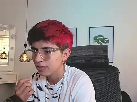 Snapshot of valeryevansvg chatting on December 1, 12:10 pm valeryevansvg online show from December 1, 12:10 pm