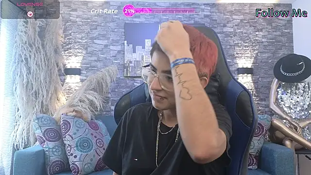 Snapshot of valeryevansvg chatting on December 17, 3:51 pm valeryevansvg online show from December 17, 3:51 pm