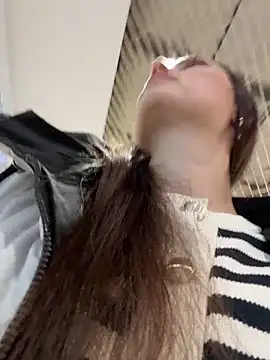 Snapshot of ZaraHill chatting on December 2, 4:07 am ZaraHill online show from December 2, 4:07 am