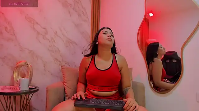 Snapshot of karen_sweet93 chatting on December 3, 11:30 am karen sweet93 online show from December 3, 11:30 am