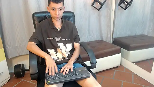 LucassSmith11 online show from June 2, 3:52 am
