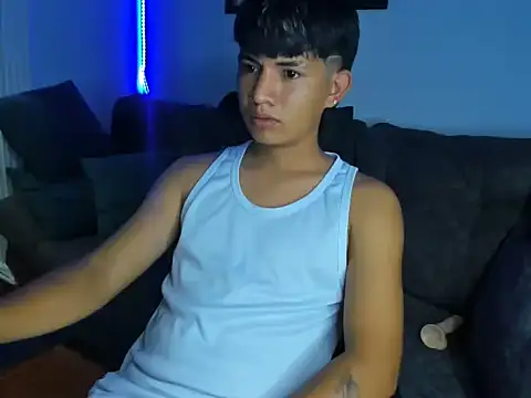 Snapshot of Mikke18 chatting on December 16, 4:50 am Mikke18 online show from December 16, 4:50 am