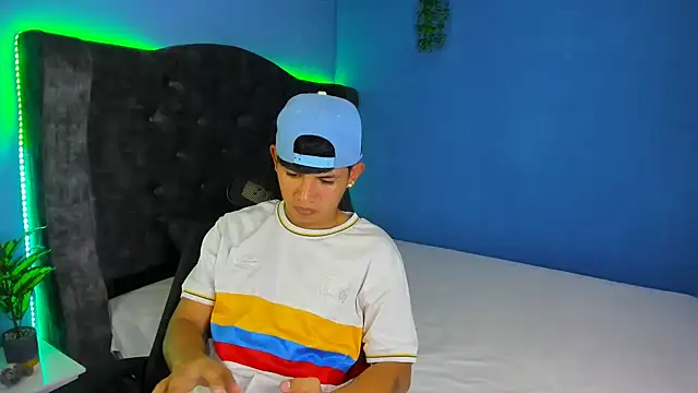 Mikke18 online show from February 17, 8:26 pm