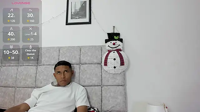 Snapshot of sofiia_smith_ chatting on December 13, 8:47 pm sofiia smith online show from December 13, 8:47 pm